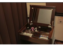 ゆめのまくら 京都烏丸店の雰囲気（パウダールームございます！ワックス、ブラシなどございます♪）