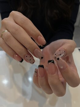 ロミー(Rommy)/黒フレンチドットネイル