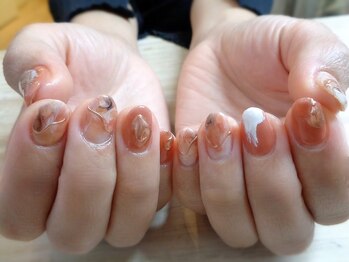 アミュリー ネイル アトリエ(Amury nail atelier)/くすみカラー タイダイ アシメ