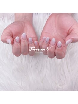 ティアラネイル(tiaranail)/白グラデーション