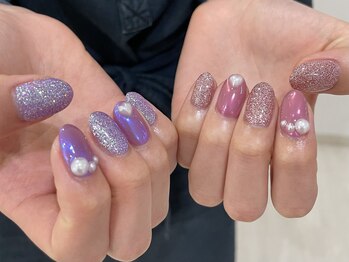 メルシー(Merci)/グリッターネイル byフクザワ