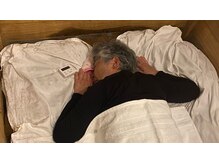 酵素風呂の上に４５分間自由に寝転びます。