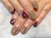 ラウト デコレーションアンドネイルサロン(Lauto Decoration&Nail Salon)/ベージュ&パープルネイル