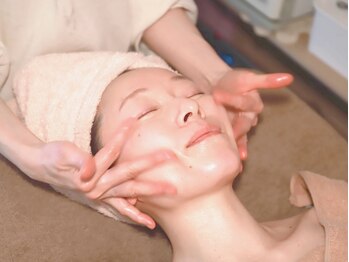 アン グレーヌ 自由が丘(unegraine)/たるんできた頬にアプローチ