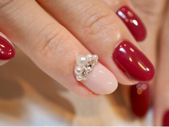 ミーナネイル(miinanail)/パールを合わせたビジューネイル