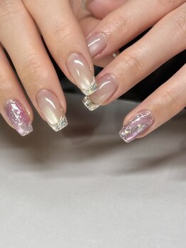 デイネイルズ(Day Nails)の写真/上品な指先でワンランク上の女性に♪大人女性の可愛さを引き出すデザイン多数◎爪に優しいフィルイン施術！