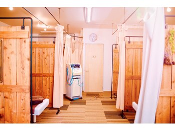 ナチュラル 小禄店(Natural)/明るい店内、施術ルーム