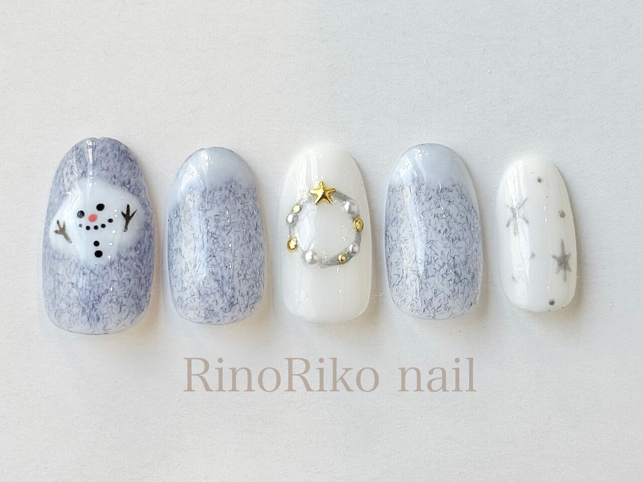 2025年-2026年冬トレンド】ブルー クリスマスのネイルデザイン集｜人気