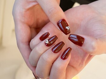 ワンアンドオンリー(One&Only)/ボルドー×Vカットネイル