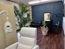 シロ(SHILO)の雰囲気（広々とした明るい店内で安心♪【福井/ホワイトニング】）