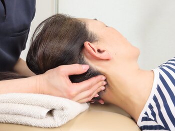 女性に寄り添うヒロミカイロ整体 六本木(女性に寄り添うHiromiカイロ整体)/施術-14(後頭部の調整)整体