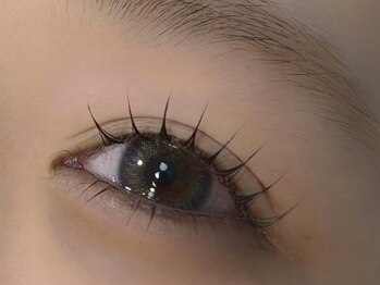 リリー(Liliy)/上下まつげパーマ hana