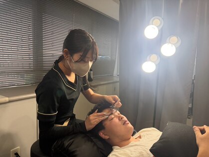 ゴリラアイブロウ 本店の写真