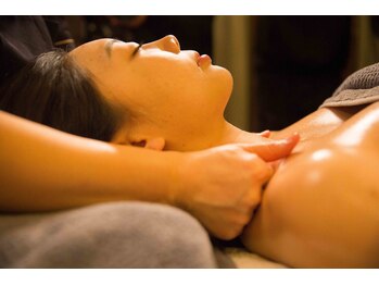 阿里郎リラクゼーション 吉祥寺本店/オイルマッサージ《デコルテ》