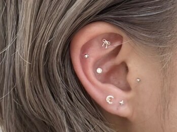 ミディ(MIDI)/《耳ツボジュエリー》