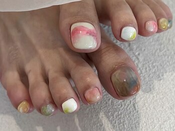 リシア(Lisia)の写真/足先にあなただけのこだわりの彩。季節に合わせたお色味を。フットメニュー￥7,700～