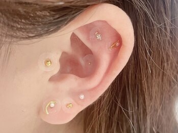 シエクル 吉祥寺店(SIECLE)の写真/《話題の耳つぼジュエリー》まつげと眉毛のトータルケアを受けながら、耳つぼジュエリーで健康もサポート♪