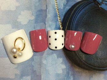 ネイルサロン リリオ(Nail Salon Ririo)/ドット×ビジューフットネイル