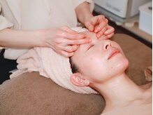 アン グレーヌ 自由が丘(unegraine)/眉間やお顔全体の筋肉を解します