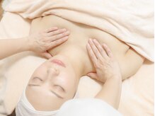 クリスタルボウ(Crystal BEAU)/デコルテマッサージ