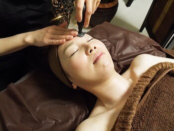 アドエール(Adoailes.)の写真/小顔&肩首スッキリ☆血行促進で小顔&むくみ改善,うるツヤ肌を実感♪インディバフェイシャルケア60分8000円