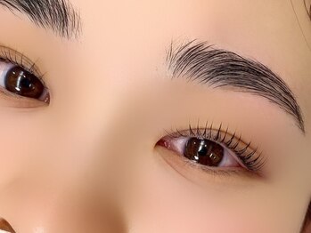 フィア(Fia)/パーマ+ハリウッドブロウリフト