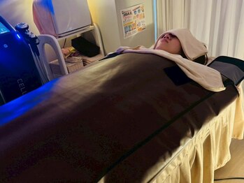 マルロ美容整体院 バイ サロンリーナ(MARLO美容整体院 by Salon Lena)の写真/手や足先の冷えやどうにもならないむくみにお悩みの方に。身体を芯から温めて巡りを整え、スッキリ感を実感