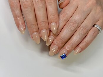 emona nailの写真/美しいフォルムの縦長美爪へ♪シンプルなのに目を惹く、大人上品で洗練されたデザインをご提供