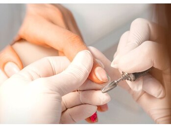 アイリス(iris)の写真/【爪も手肌もまるごと美しく】ネイルを楽しみながら、丁寧なケアで潤う手元へ。自分へのご褒美ケア♪