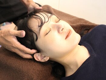 ラクエン 横浜店(RaKuEn)の写真/《頭皮の凝りや張りは身体の不調や疲労に…》RaKuEnのヘッドスパは頭の疲れを癒し全身の改善を目指します。