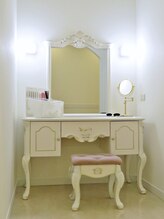 サロン ド ユウ(salon de Y)/お姫様気分を味わえるドレッサー