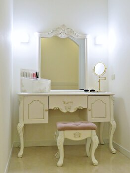 サロン ド ユウ(salon de Y)/お姫様気分を味わえるドレッサー