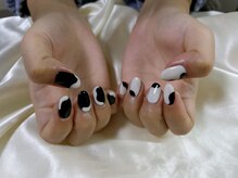 キキネイル 二子玉川(kikinail)/ちぐはぐモノトーンネイル