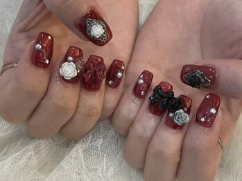 リルモ(Relumo)の写真/300種類のパーツと無限の色混ぜが魅力のサロンです♪イベントやブライダルにぴったりな華やかネイルを提案