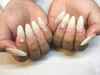 ラウト デコレーションアンドネイルサロン(Lauto Decoration&Nail Salon)/ホワイトグラデーションネイル