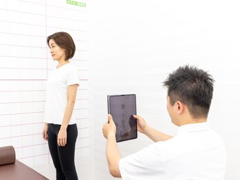 オスカー整体院 春日/電子上だけでなく目で見て検査も