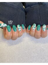 ウロネイルズ(ulo nails)/グリーンでハートネイル