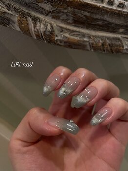 リリ ネイルアンドアイラッシュ(LiRi nail&eyelash)/マグネット×グラデーション