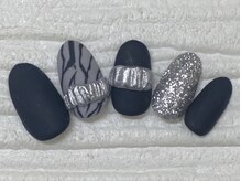 ハニービービー(Honey Bee Bee)/ゼブラ柄ネイル