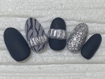 ハニービービー(Honey Bee Bee)/ゼブラ柄ネイル