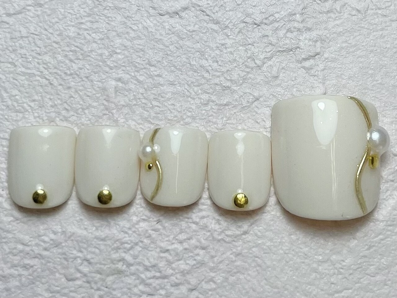 2026年春トレンド】ホワイト ワンカラー フットのネイルデザイン集