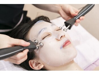 エスティーク 香取佐原店の写真/【フェイシャル＆ボディが同時に可能な最新マシンが遂に登場】特に日々時間が無い女性にも効果抜群★