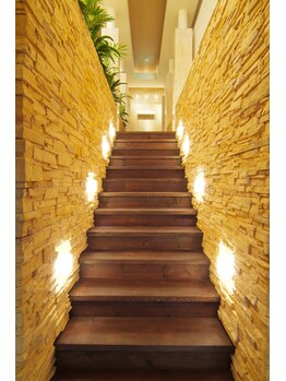 ラファ アイランド 小倉魚町本店/階段を上ると…