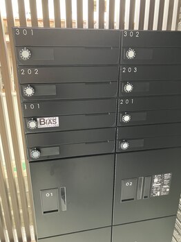 バイアス(BIAS)/ポストにロゴが貼ってあります♪