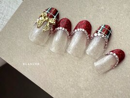 キラキラフレンチネイル