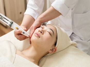 アールイーサロン 表参道店(RESALON)の写真/究極の美肌エステ！話題の96%高濃度ヒト幹細胞培養液導入で、透明感のある美肌へ