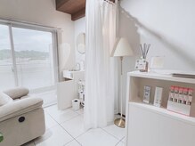 白貴重で清潔感のある店内♪リクライニングチェアでリラックス◯