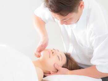 ケートータルビューティー(K. total beauty)の写真/小顔ケア+骨盤調整の全身アプローチにより引き締め効果を高め、触って感動のフェイスラインに導きます!!