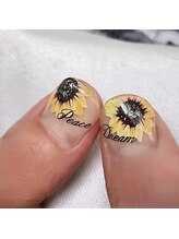 ネイルサロン ラシーヌ(Racine)/手描きアートひまわり