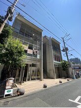 シンメトリー 熊本/案内